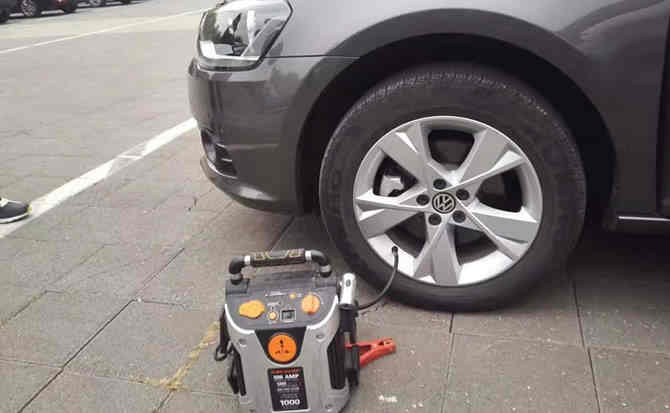 来凤汽车搭电案例